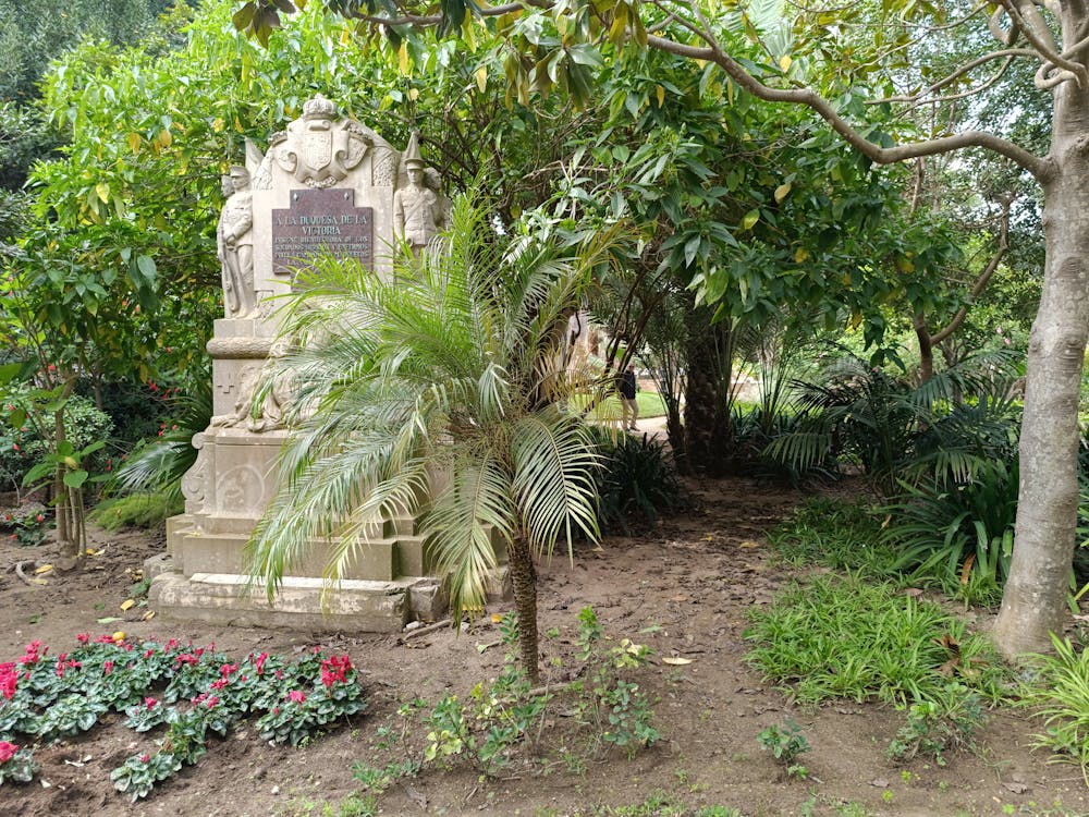 monumento a la memoria de la Duquesa de la Victoria