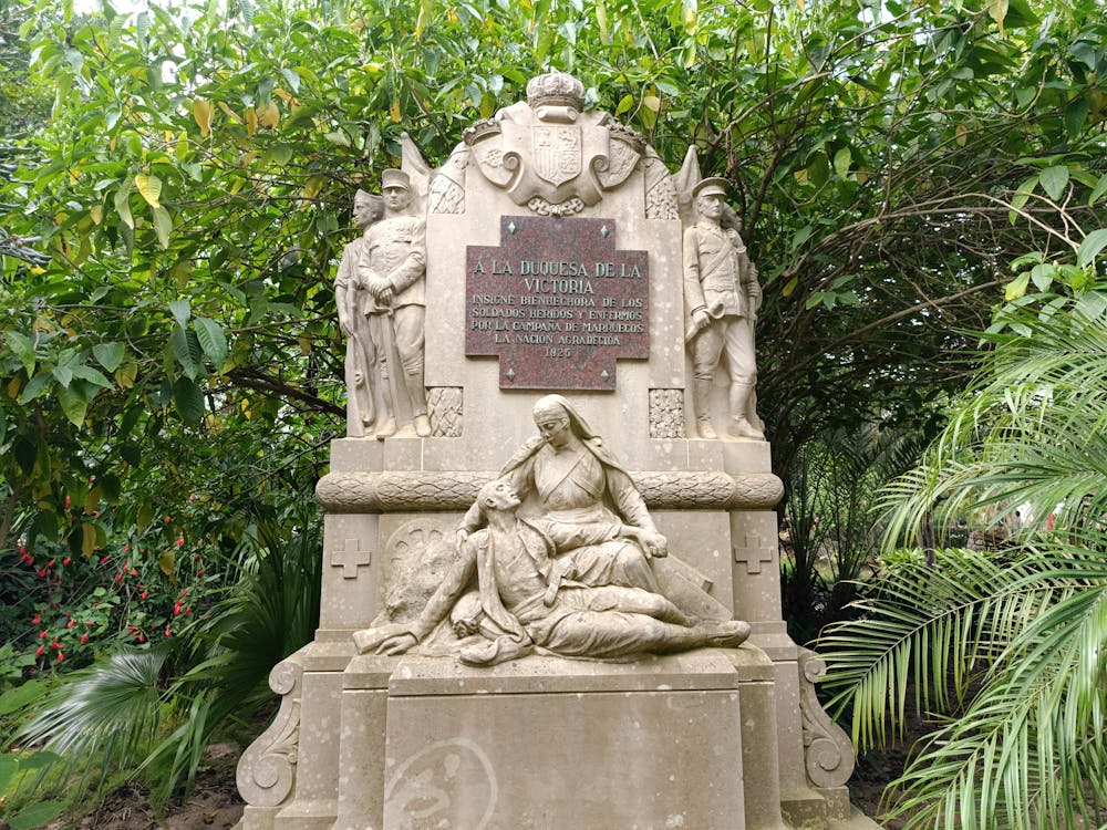 monumento a la memoria de la Duquesa de la Victoria