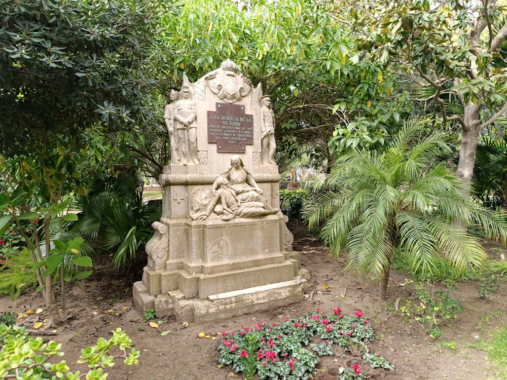 monumento a la memoria de la Duquesa de la Victoria