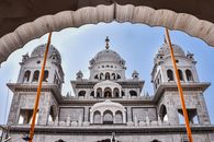 Majestic view of a Gurudwara Sahib in Pushkar, showcasing stunning Indian religious architecture.