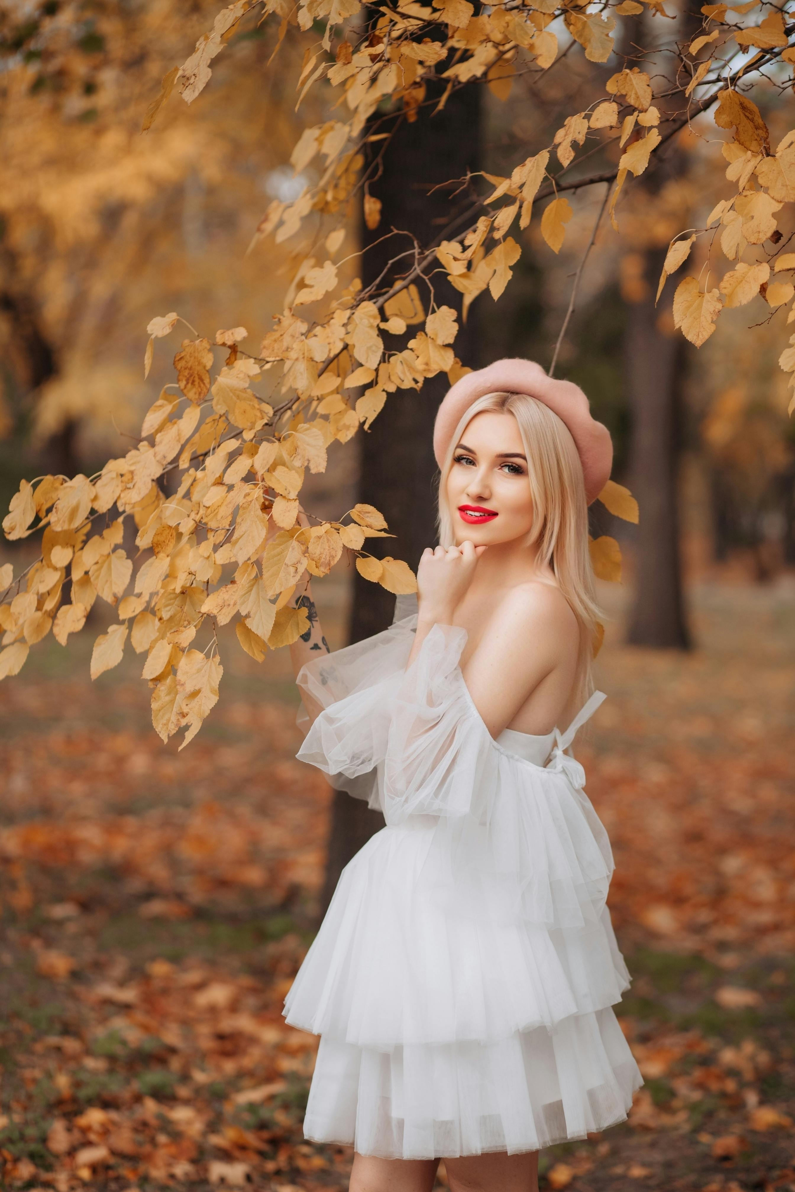 blonde woman in a park in autumn