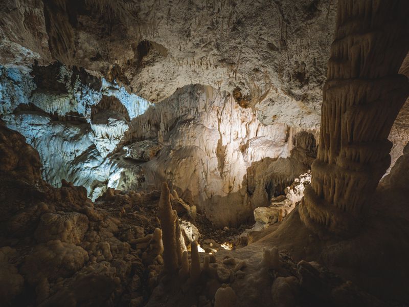 Tindoul de la Vayssière: Exploration Spéléologique en Aveyron