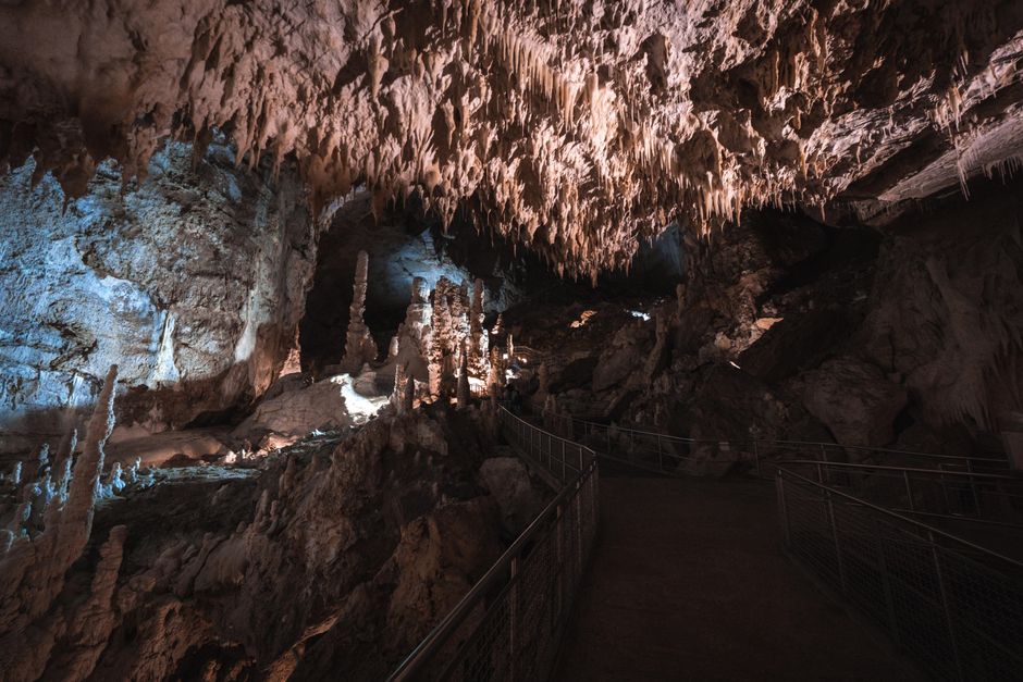7. Photography in Caves: Capturing the Subterranean Beauty 7. Photography in Caves: Capturing the Subterranean Beauty