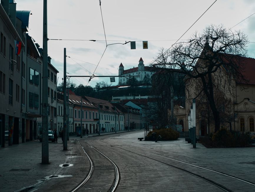 Pozsony vára: séta a koronázási dombtól – Bratislava old town cobblestone streets
