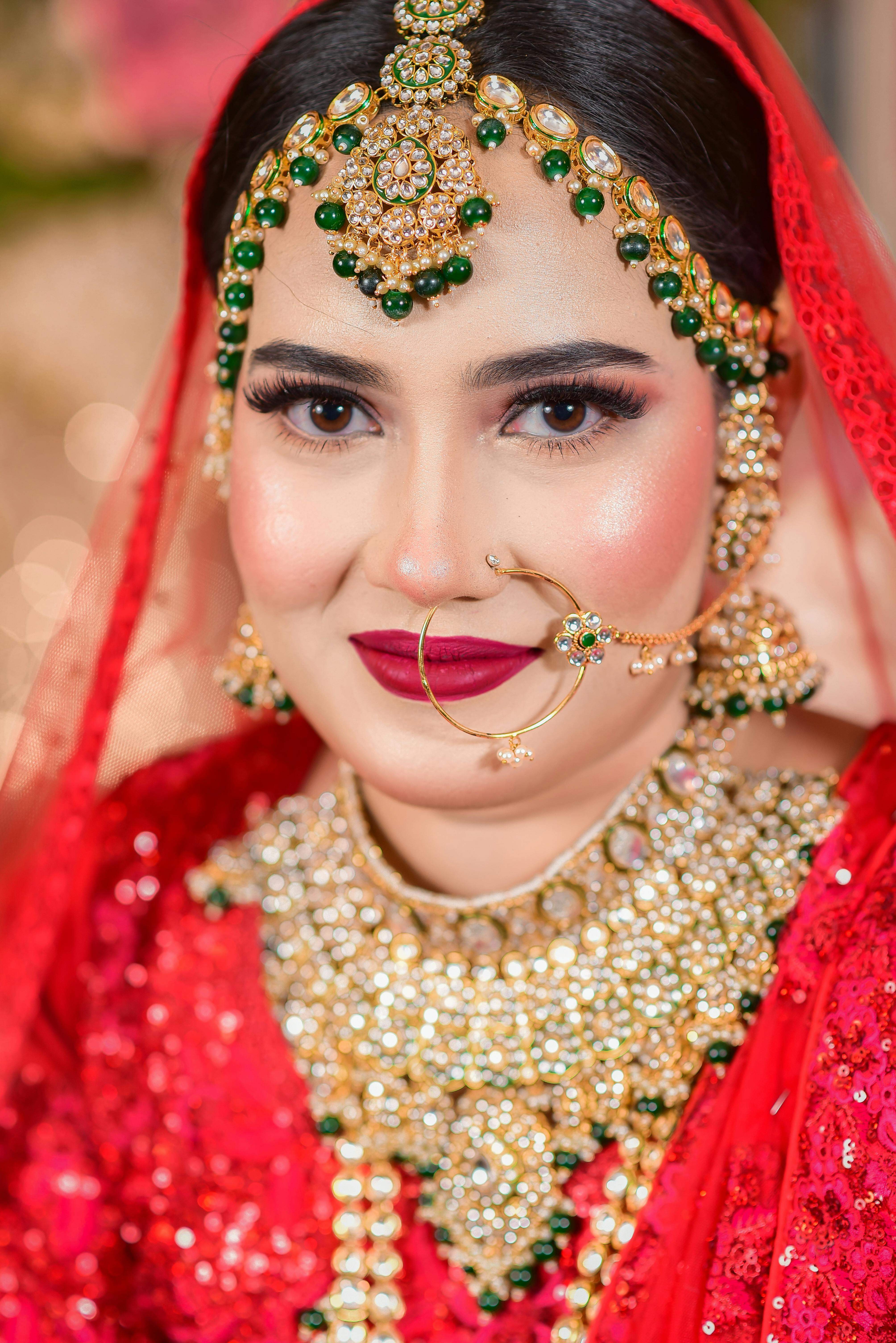 Pin by Kalpana Pun on Beautiful Brides,Wedding Lahnga,Sari n more!!!! |  Indian bride photography poses, Indian wedding photography poses, Bride  photography poses