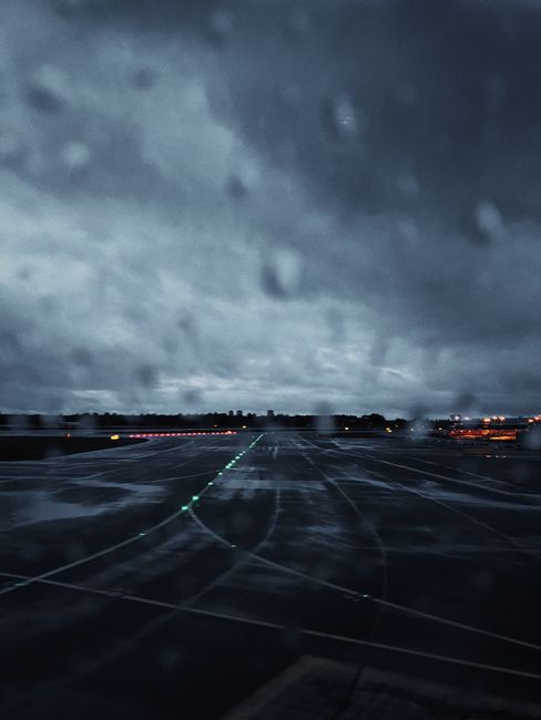 태풍 폭우 속 제주공항 전경