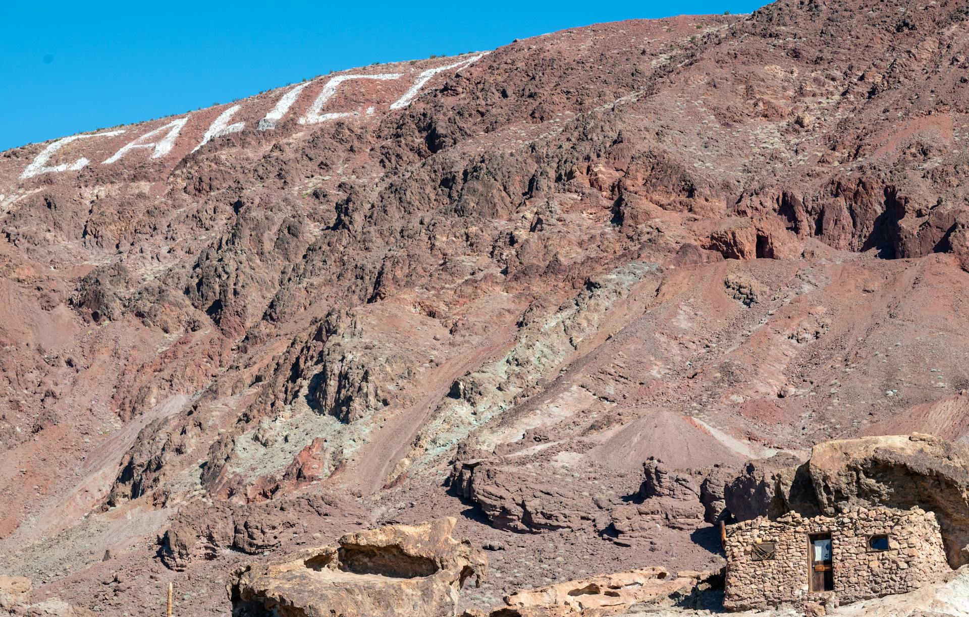 Explore the rugged landscapes of Calico Ghost Town in California, a storied Mojave Desert landmark.