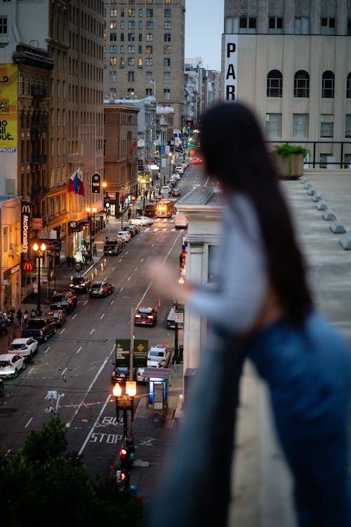 Foto profissional grátis de apoiando, automóveis, cidade