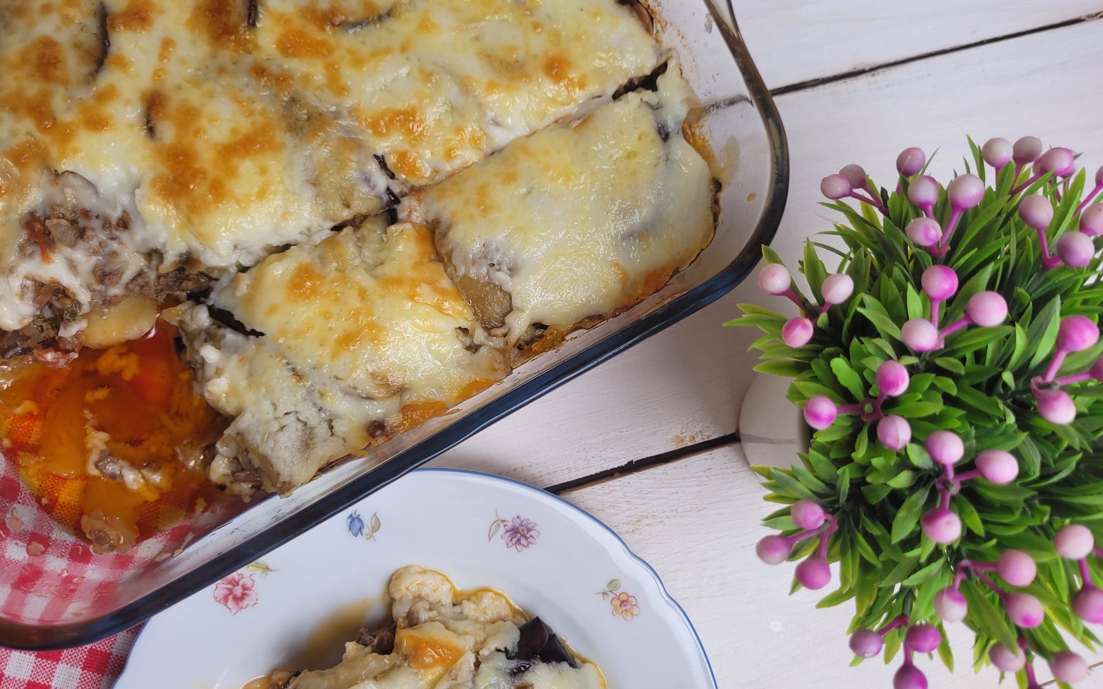 Foto de Moussaka de berinjela, batata e carne