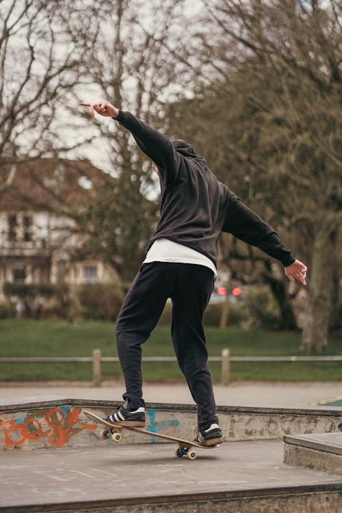 Základová fotografie zdarma na téma jízda na skateboardu, městský, mikina s kapucí