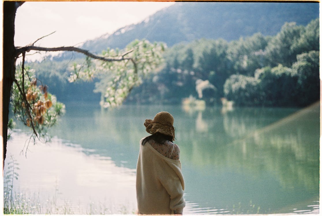 Woman Wearing Straw Hat by the Lake · Free Stock Photo