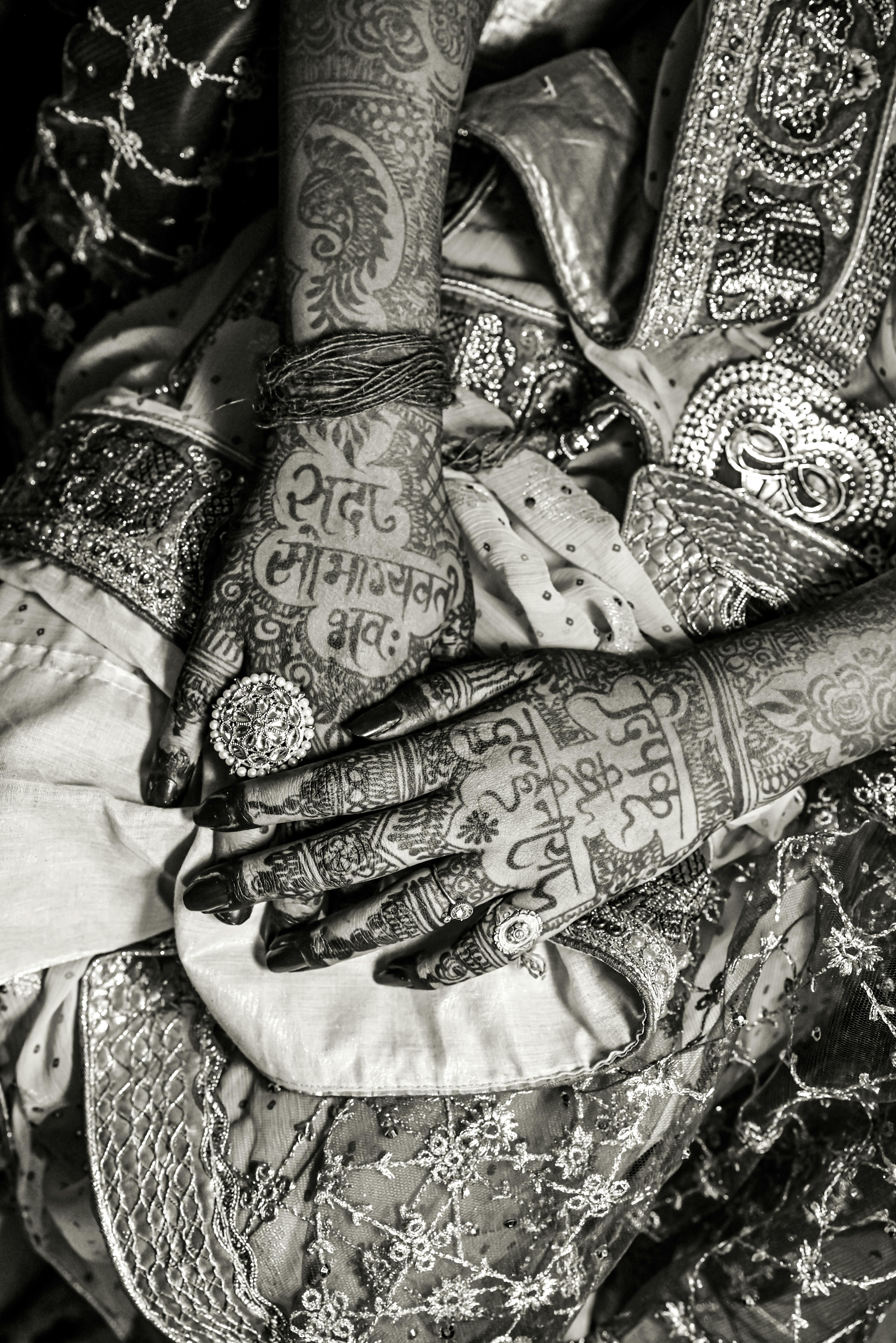 When groom is giving pose for his mehandi photoshoot. 😊happy groom  @hittu_mamta_bhartendra DM me for book your order.. Follow me @ren... |  Instagram