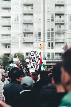 Palestinians flee IDF attacks on Gaza City as Israelis protest occupation plan