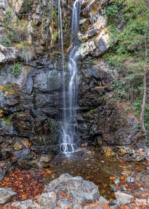 Foto profissional grátis de água, cachoeira, pedras