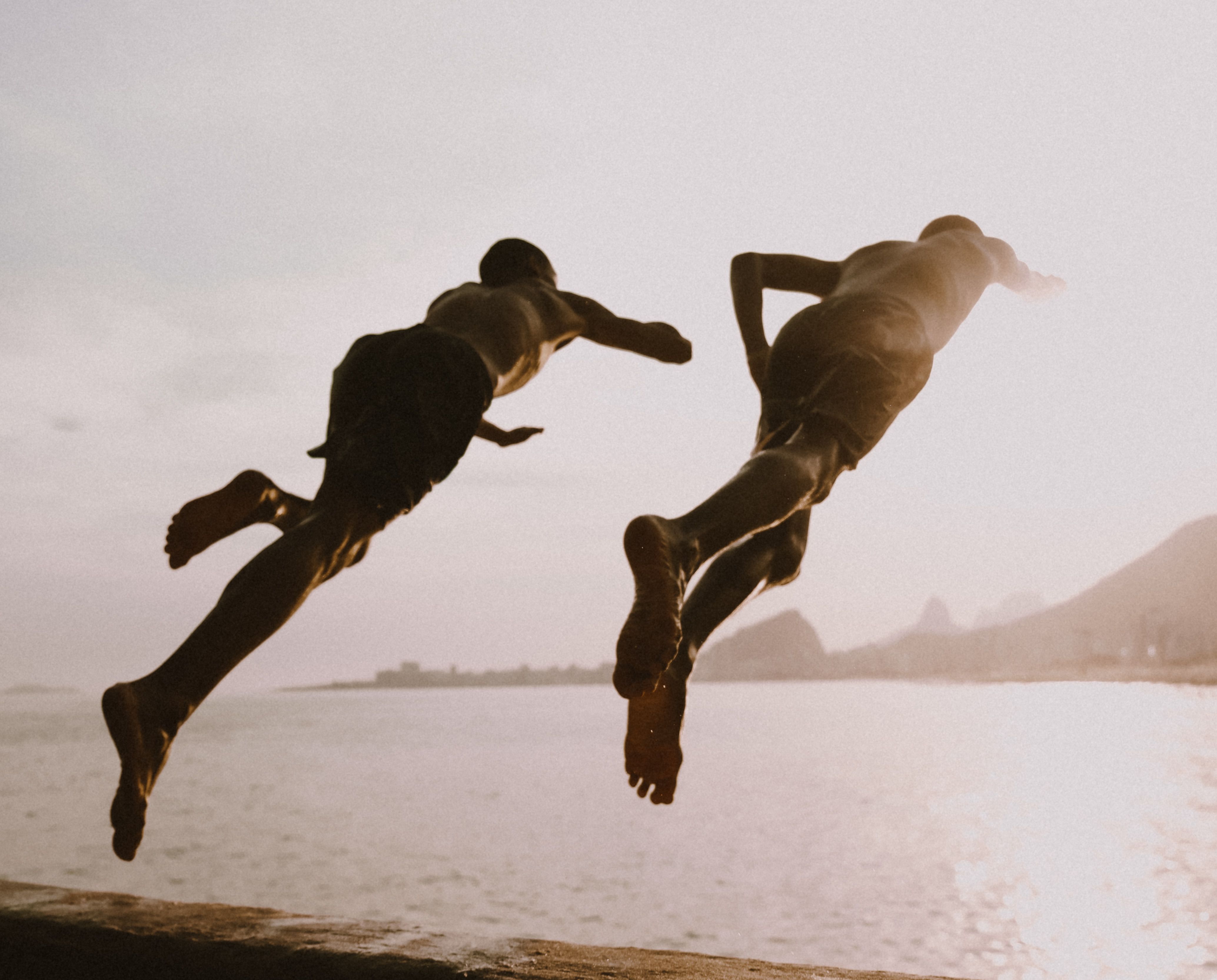 Grindr vs Tinder vs SponsorClub: O fim do vácuo em Ipanema — SponsorClub