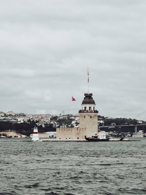 bakireler kulesi, boğaziçi boğazı, bulutlu içeren Ücretsiz stok fotoğraf