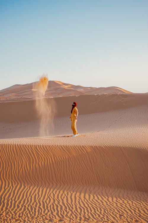 Foto d'estoc gratuïta de desert, home, ondulacions