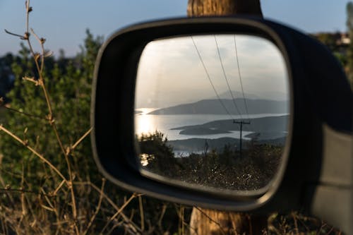 Gratis Fotografi Fokus Dangkal Dari Cermin Sayap Mobil Foto Stok
