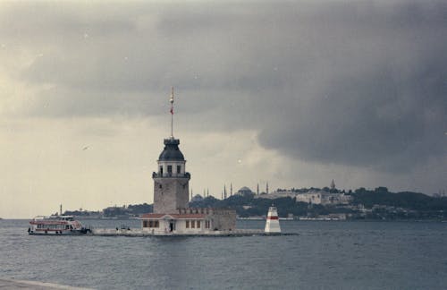 Ingyenes stockfotó folyó, navigáció, tornyok témában