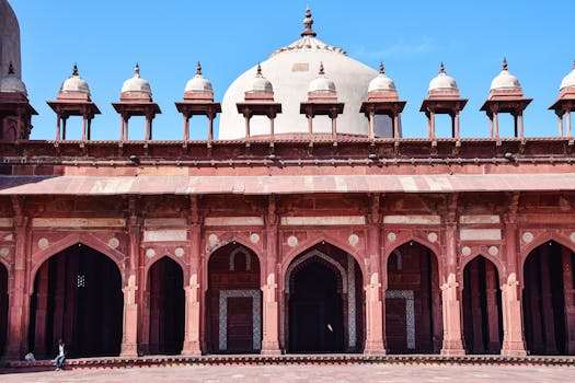 Elegant arches and domes of Jama Masjid in Fatehpur Sikri, India, captured under a clear blue sky.