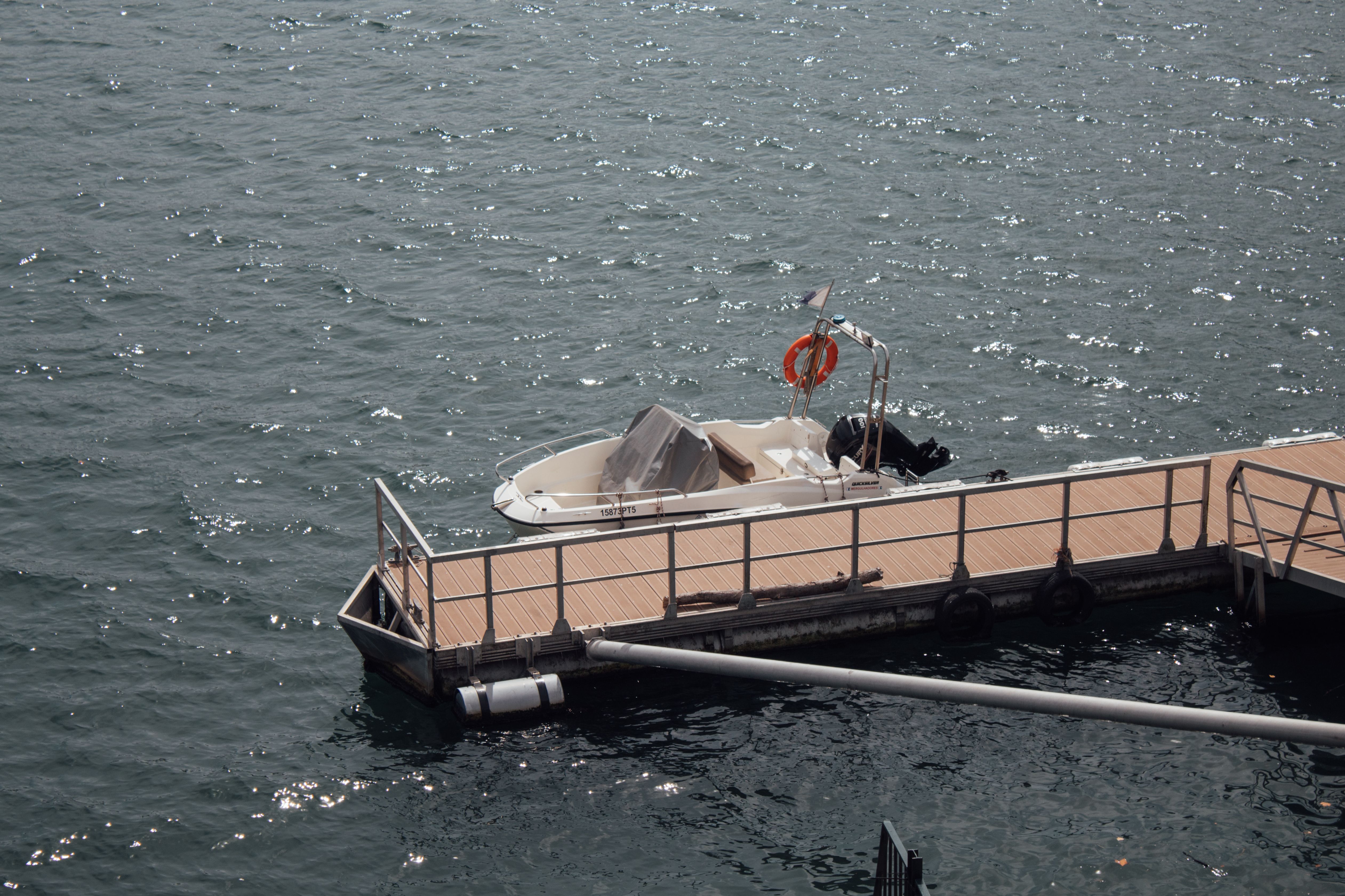 Boats, floating structures, other (for e.g. rafts, tanks, coffer-dams, landing stages, buoys and beacons)