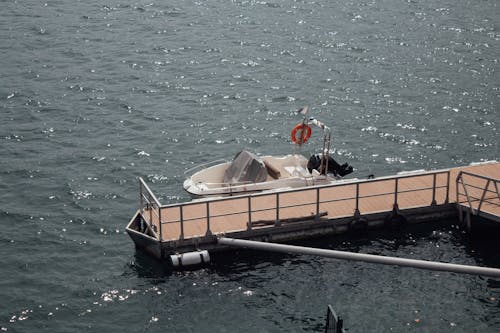Бесплатное стоковое фото с море, моторная лодка, освещенный солнцем