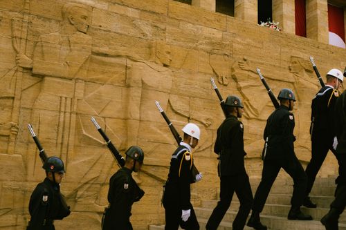 Free Turkish soldiers in uniform marching at Anıtkabir, Ankara's iconic mausoleum. Stock Photo