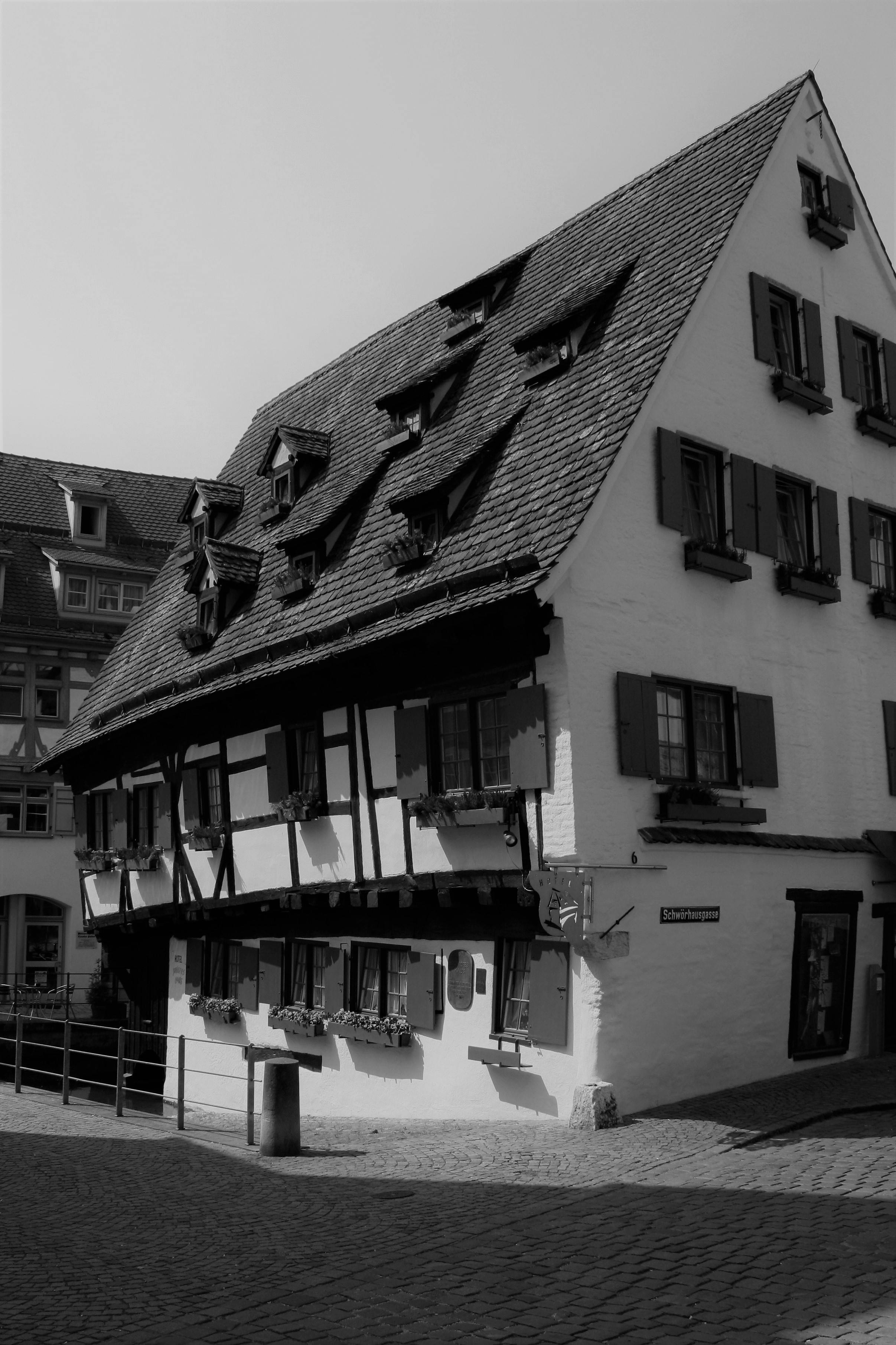 schief-photos-download-the-best-free-schief-stock-photos-hd-images