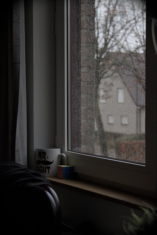 Foto profissional grátis de caneca, cômodo, gotas de chuva