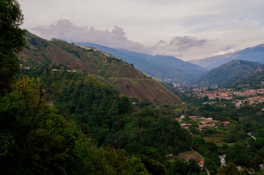 Breathtaking view of Mérida's lush valley and mountains, capturing rural beauty and vibrant greenery.