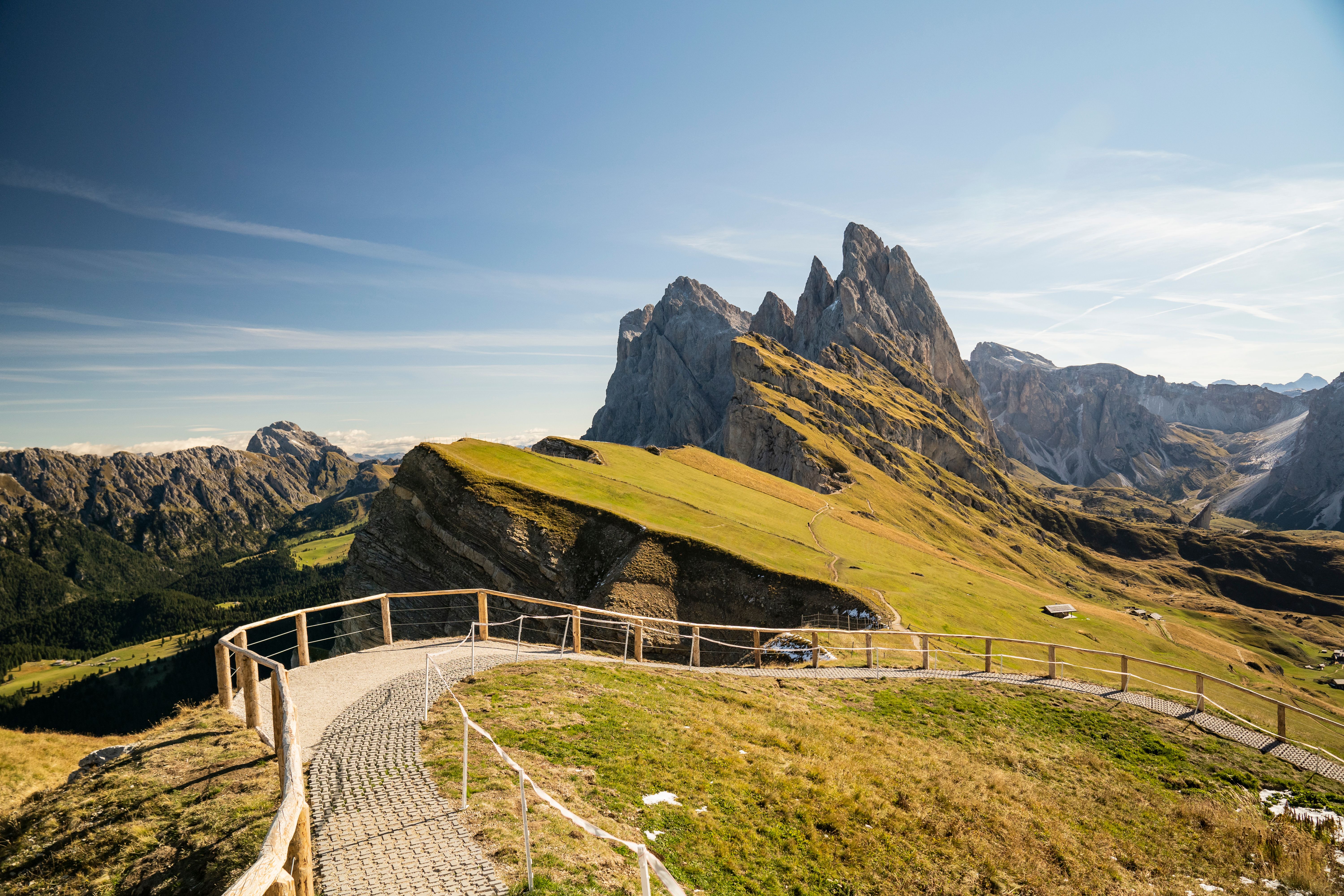 Footpath in Mountains · Free Stock Photo