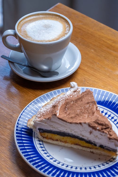Бесплатное стоковое фото с вертикальный выстрел, десерт, кафе