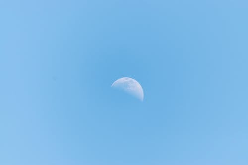 Moon in Daylight