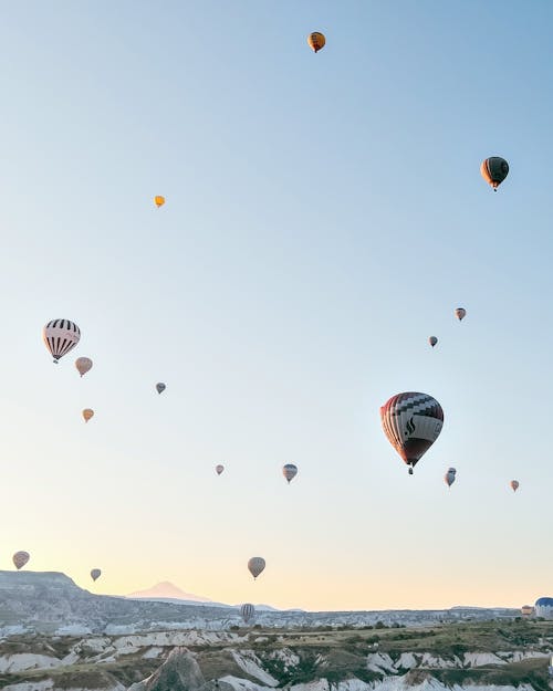 Darmowe zdjęcie z galerii z balony na gorące powietrze, dolina, góry