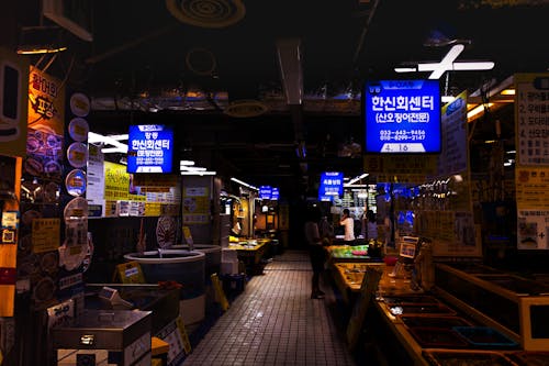 Asian Market Selling Fresh Seafood 