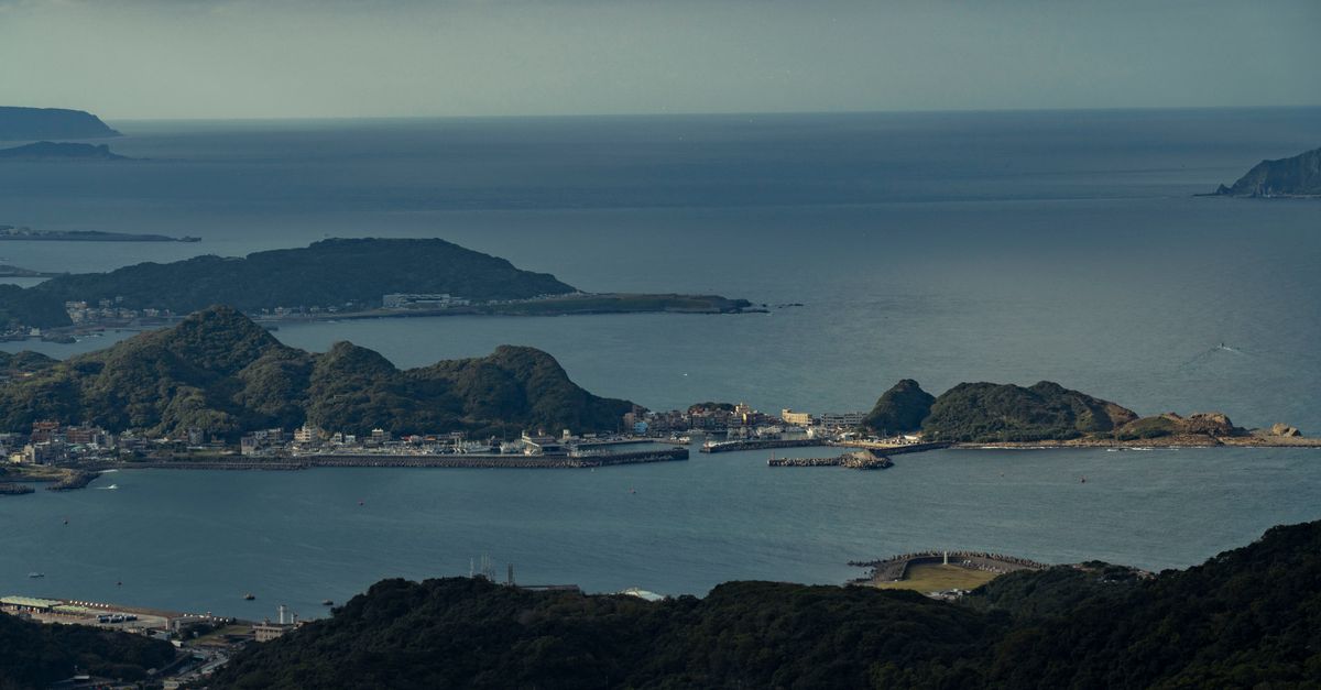 Taiwan Overview Shot Wide Shot of the Coastline of Taiwan · Free Stock Photo