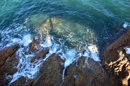 Gratis stockfoto met grote rotsen, kust, zee