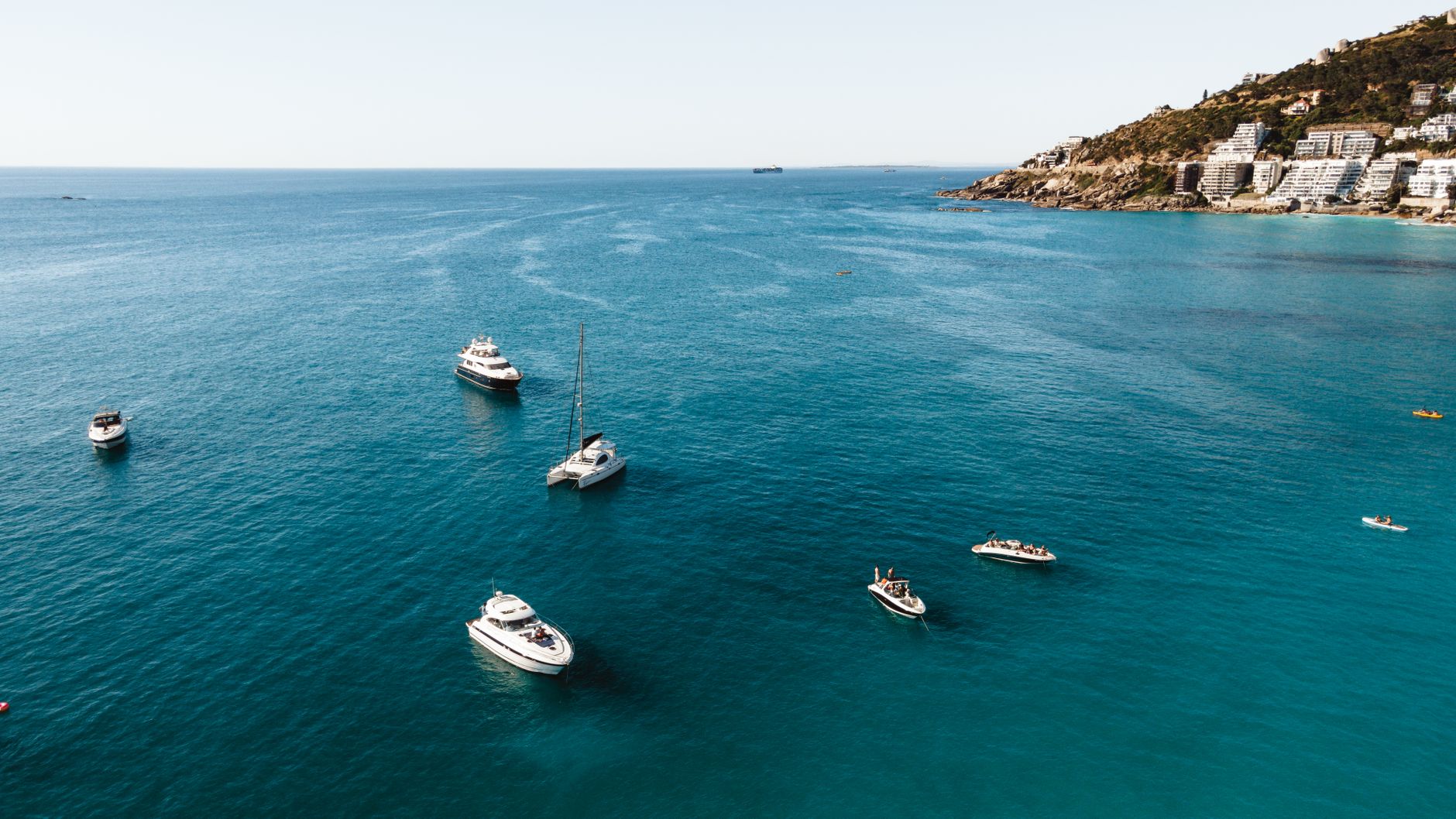 Yacht Market Trends in Ultra-Luxury and Customized Yacht Experiences