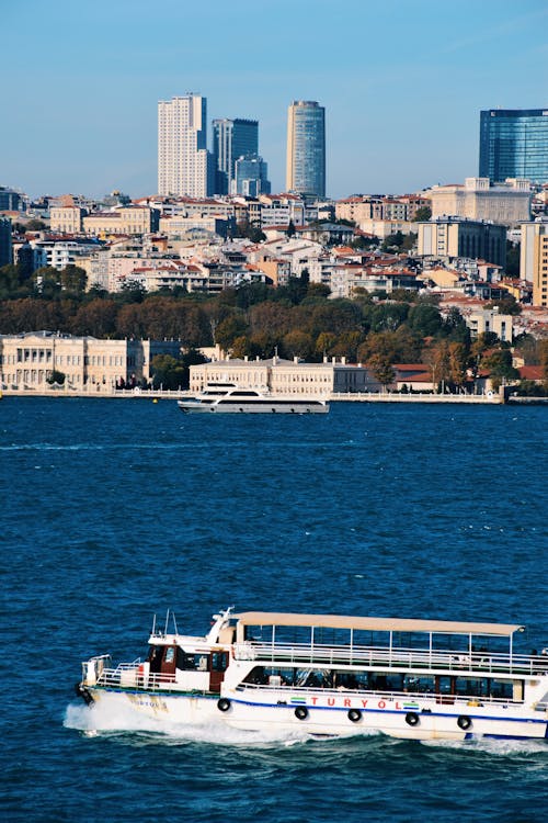 açık hava, boğaziçi boğazı, deniz içeren Ücretsiz stok fotoğraf