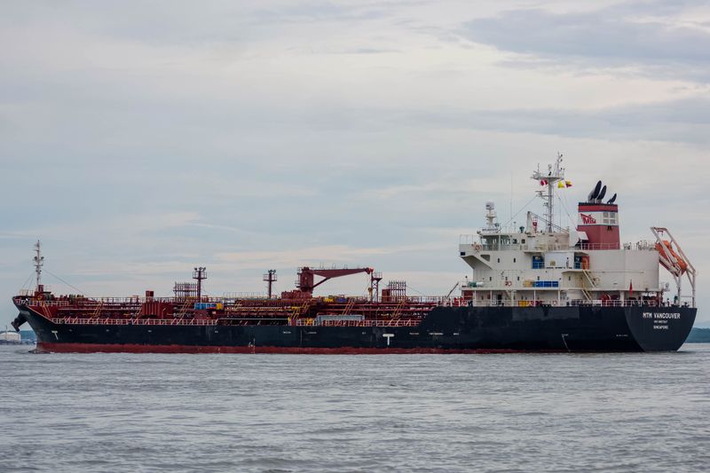 Naftni tanker na moru pod sigurnosnim mjerama