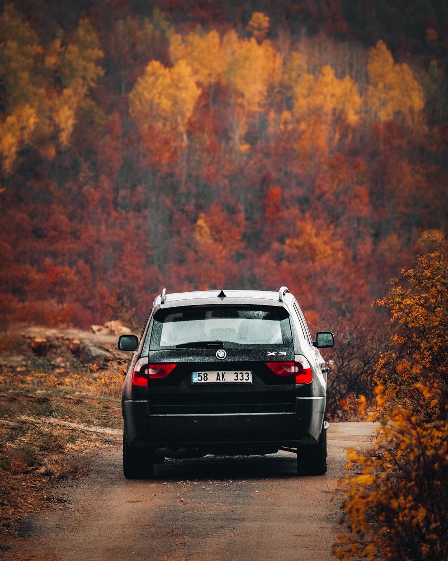 BMW X3 SUV en carretera