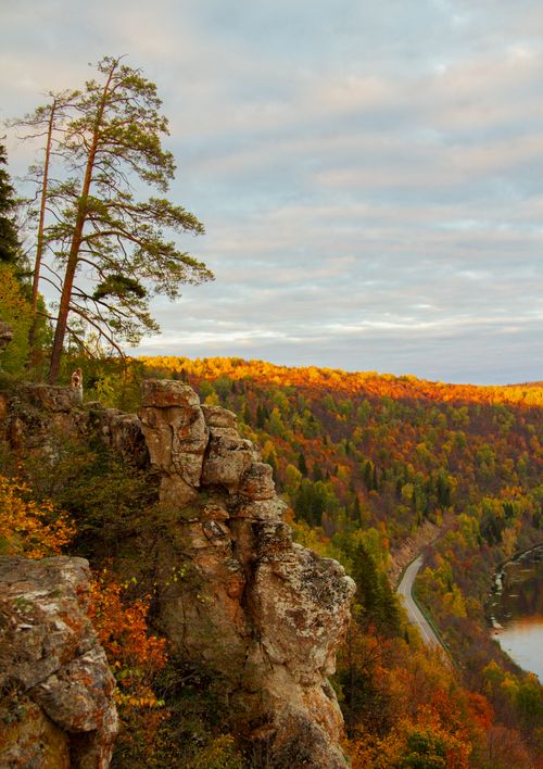 Delaware Valley Rocks Hiker on a Rock Above the Delaware Water Gap · Free Stock Photo