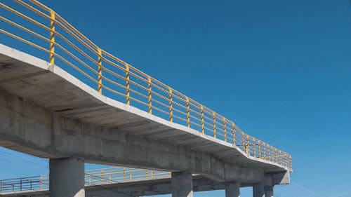 Foto profissional grátis de barreira de segurança, céu azul, céu limpo