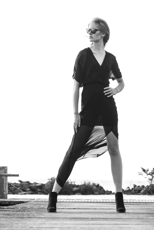 Immagine gratuita di bianco e nero, donna, fotografia di moda