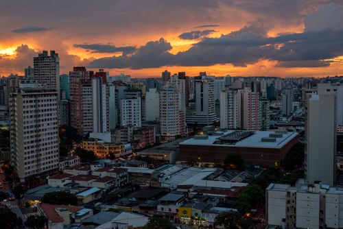 Free Captivating skyline view of Belo Horizonte, Brazil, during a dramatic sunset. Stock Photo