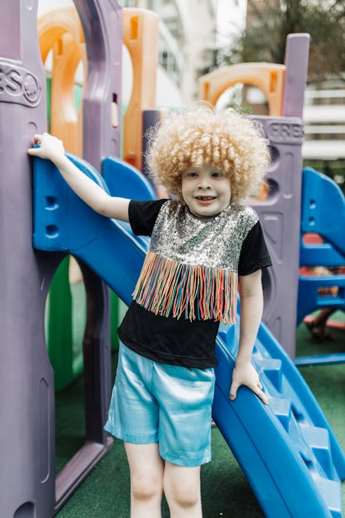 Základová fotografie zdarma na téma afro vlasy, albín, bezstarostný