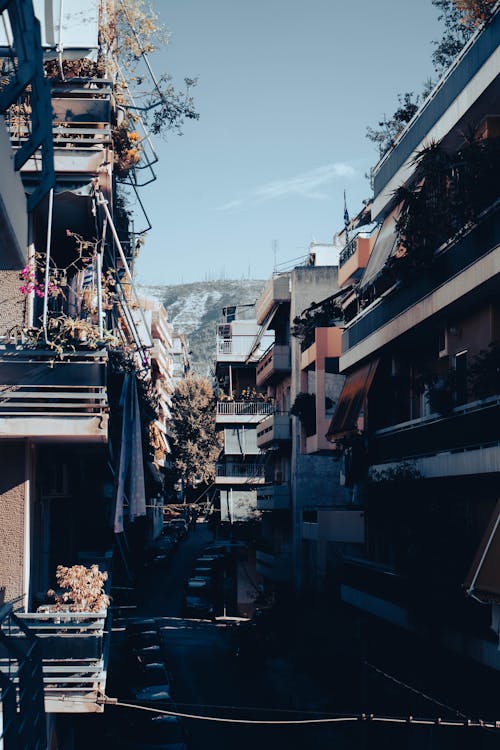 Fotos de stock gratuitas de balcones, calle, callejón