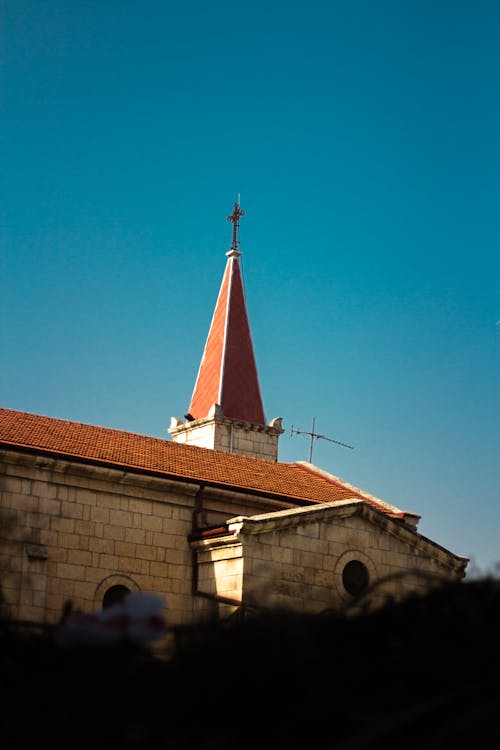 Fotobanka s bezplatnými fotkami na tému červená strecha, kostol, náboženský kríž