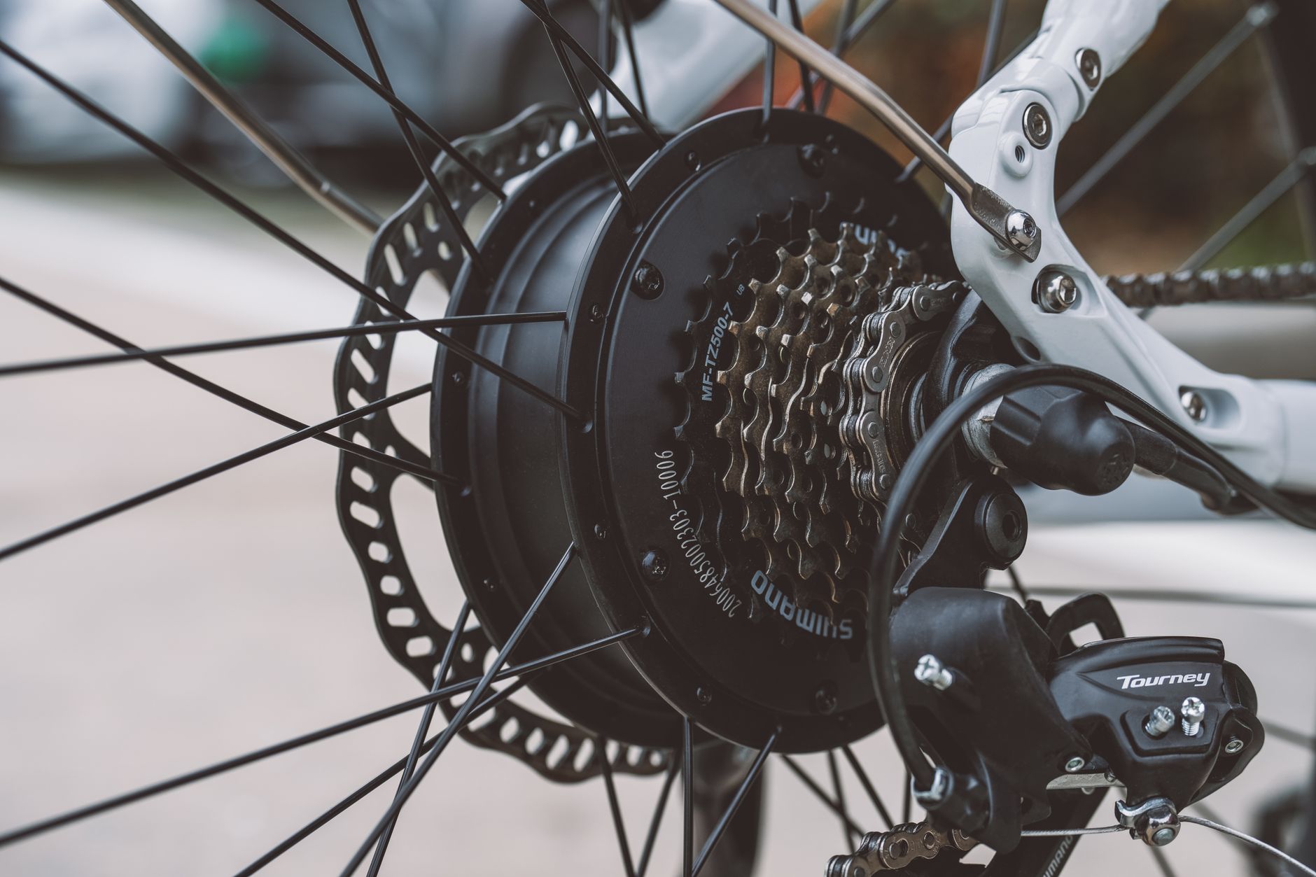 Motores en cubo (hub motors) vs motores centrales (mid-drive): Real