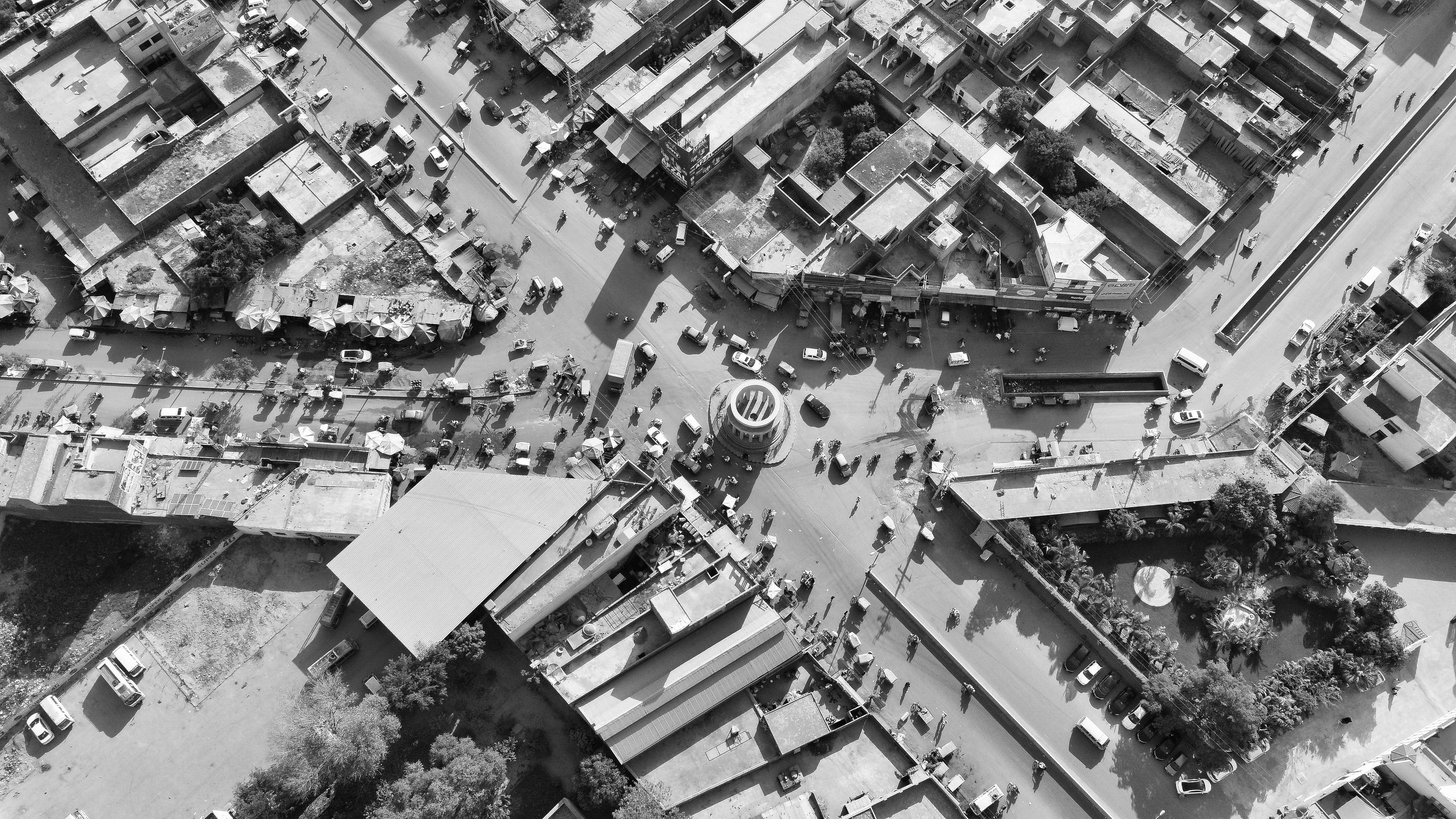 Integrating urban design and clean energy for better city LIFE — Photo by Altaf Shah on Pexels